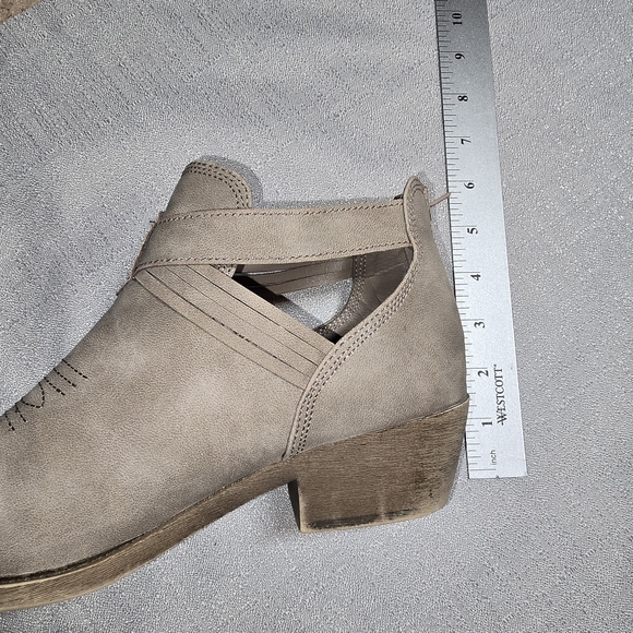 Maurices Western-look Booties Boots Strappy Ankle Bootie size 10 - Picture 12 of 12